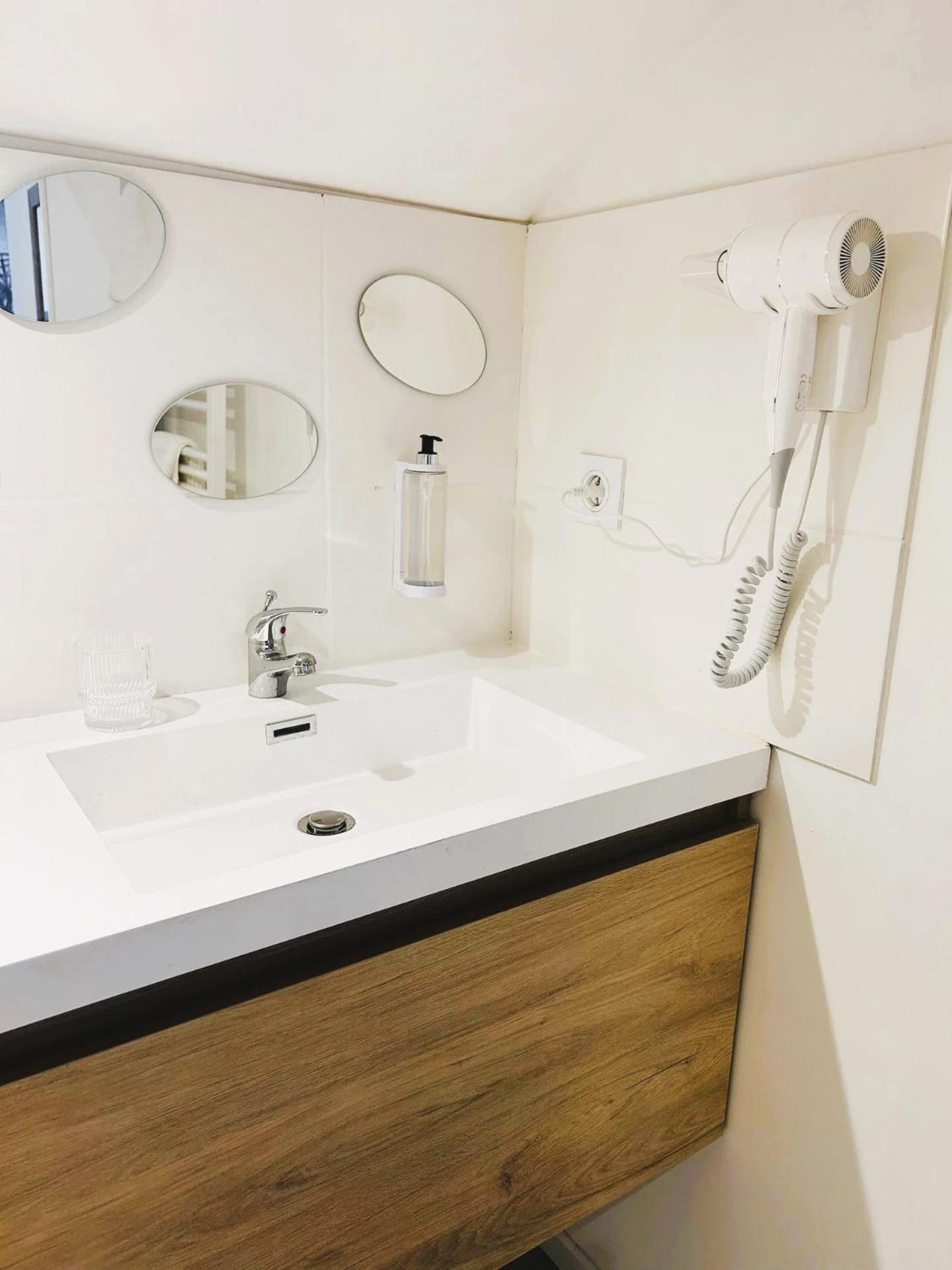 Loft Dyane - Le Meridien #Parking #Lave-Linge #Clim #Netflix Charbonnieres-les-Bains Luaran gambar